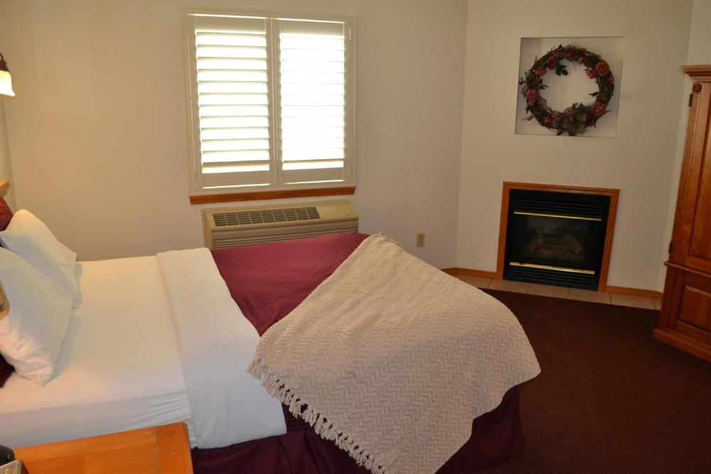 Honeymoon Suite interior