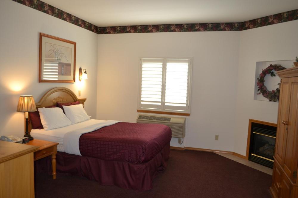 Deluxe Queen Room interior